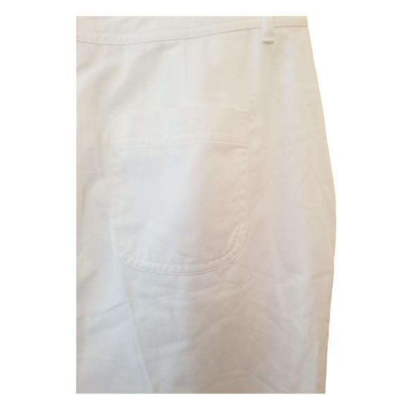 Studio Works White Capri Shorts Women's size 12P 32 Inseam 12 in NWT - Picture 9 of 10